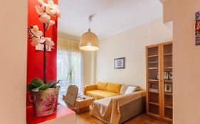 Athens Strawberry Hideaway - City Chic Retreat